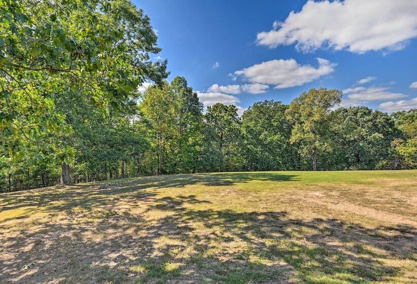 Cozy Tennessee Country Retreat On 5 Acres!