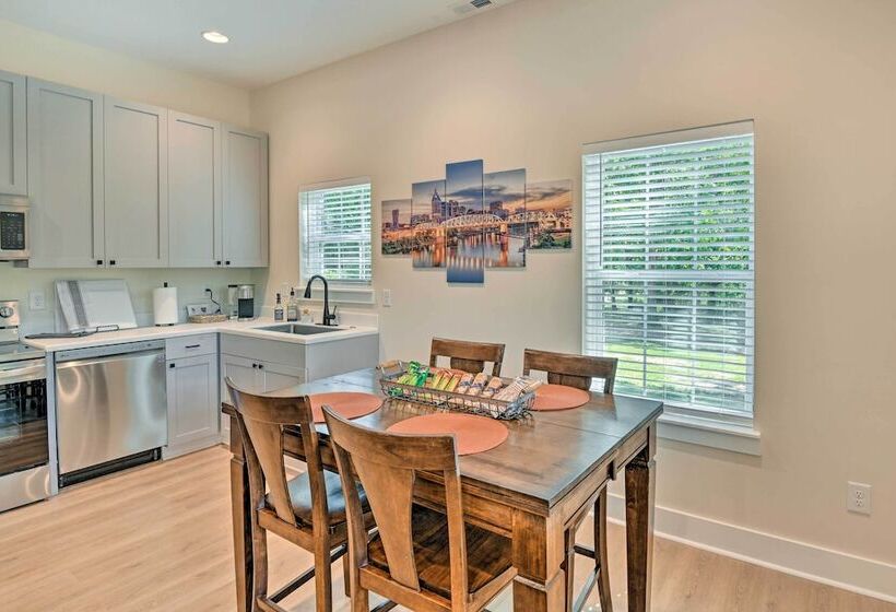 Cozy Tennessee Country Retreat On 5 Acres!