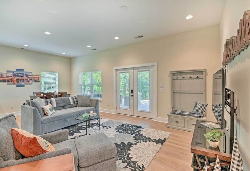 Cozy Tennessee Country Retreat On 5 Acres!