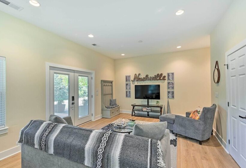 Cozy Tennessee Country Retreat On 5 Acres!