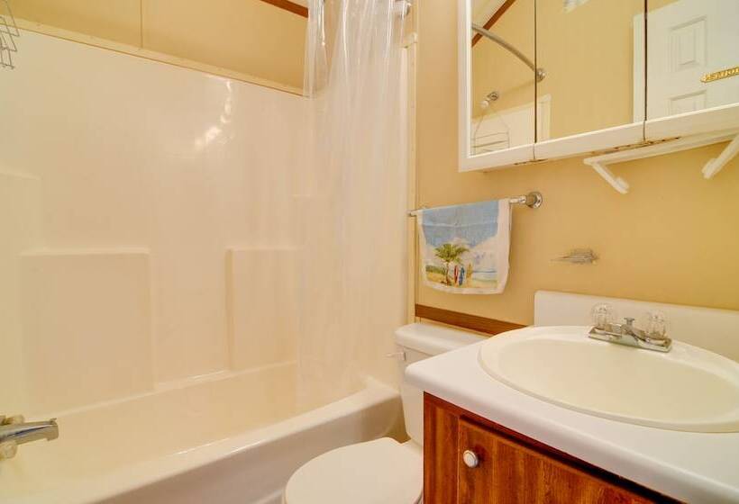 Cozy Tennessee Escape W/ Porch, Grill & Fire Pit!