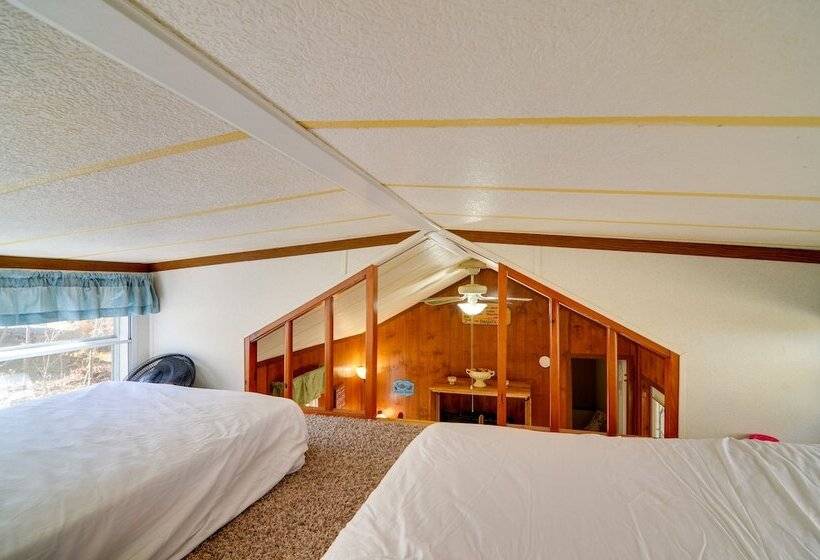 Cozy Tennessee Escape W/ Porch, Grill & Fire Pit!