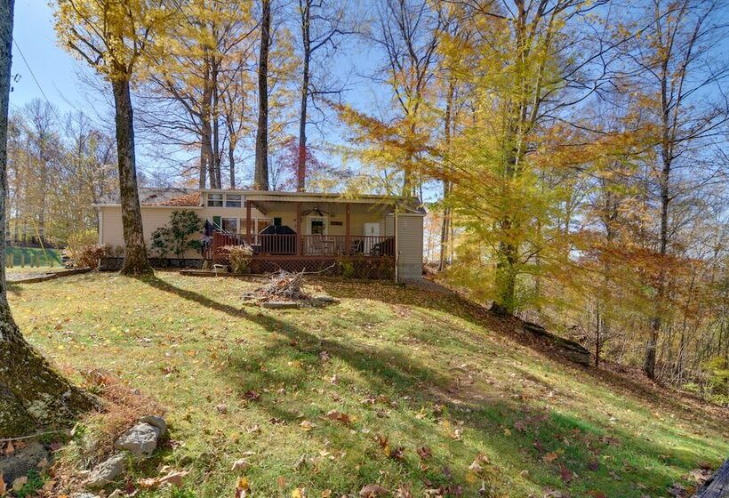 Cozy Tennessee Escape W/ Porch, Grill & Fire Pit!