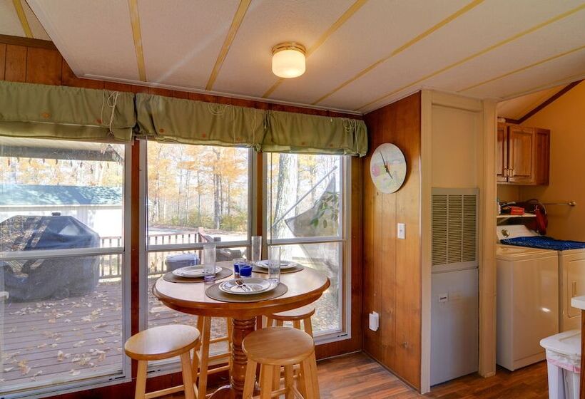 Cozy Tennessee Escape W/ Porch, Grill & Fire Pit!