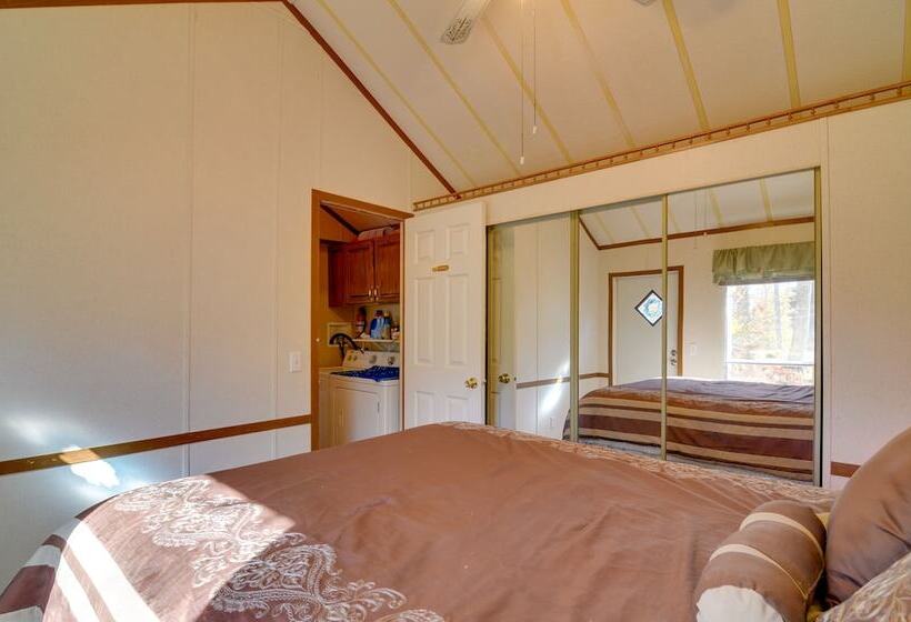 Cozy Tennessee Escape W/ Porch, Grill & Fire Pit!