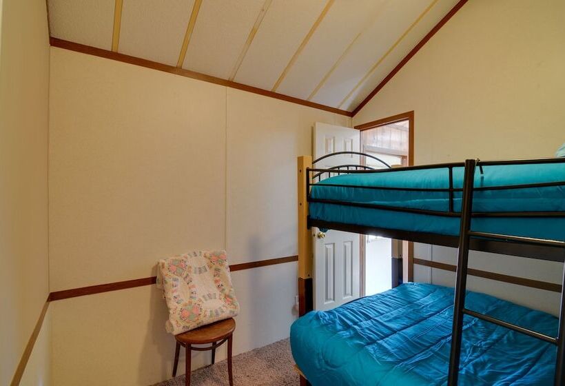 Cozy Tennessee Escape W/ Porch, Grill & Fire Pit!