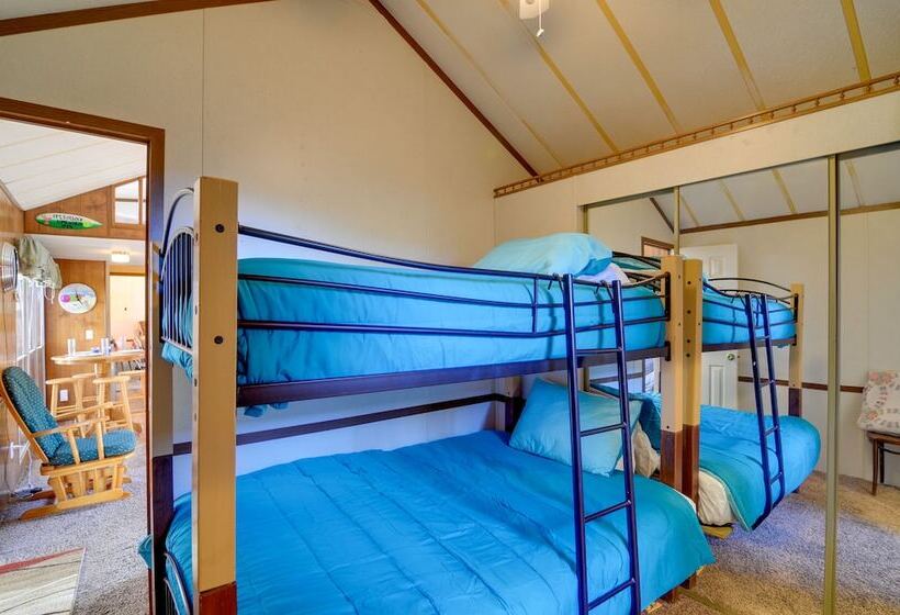 Cozy Tennessee Escape W/ Porch, Grill & Fire Pit!