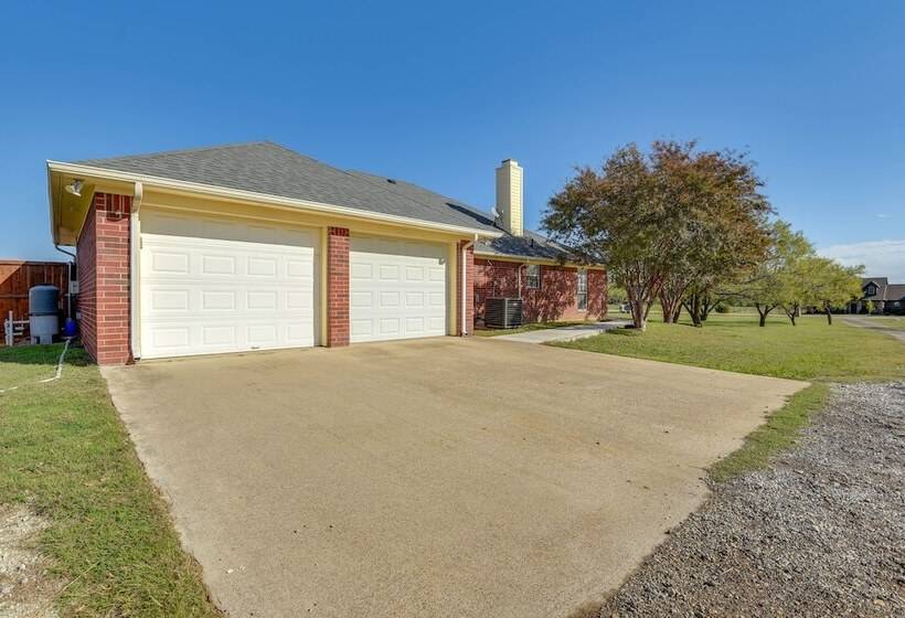 9 Mi To Ray Roberts Lake: Texas Retreat W/ Pool