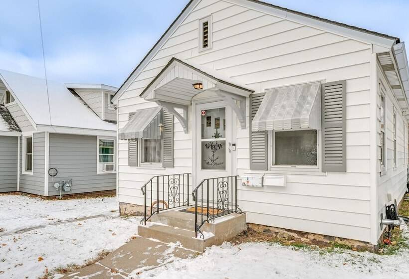 Cozy Wausau Home W/ Fireplace & Hot Tub Access