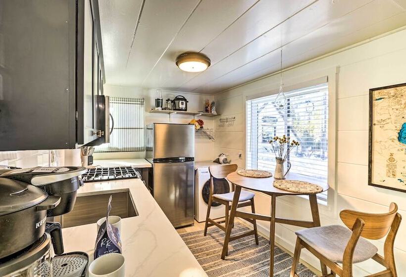 Cozy Zephyr Cove Cabin, Walk To Lake Tahoe!