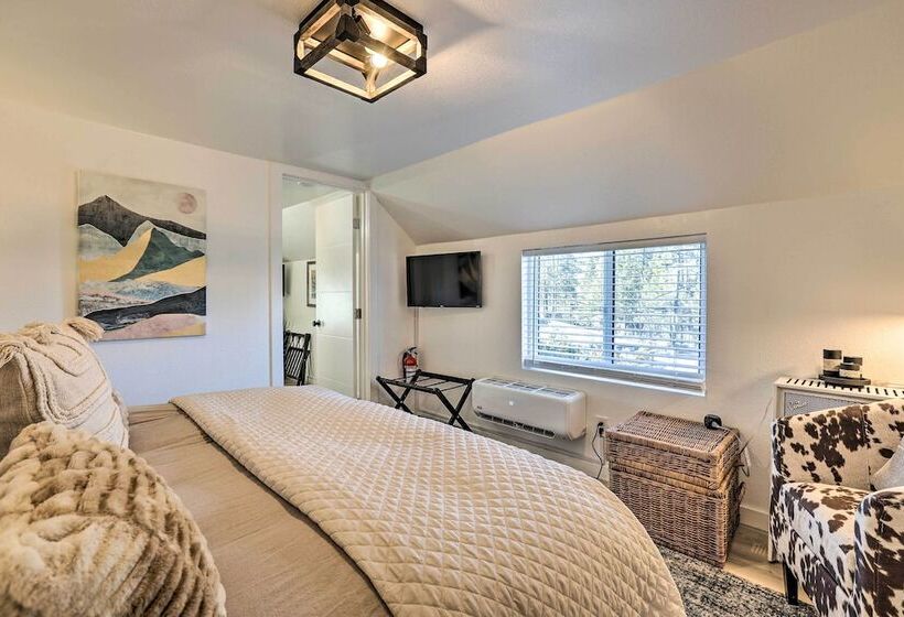 Cozy Zephyr Cove Cabin, Walk To Lake Tahoe!