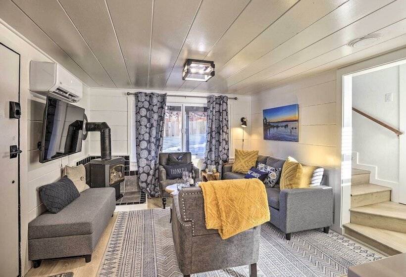 Cozy Zephyr Cove Cabin, Walk To Lake Tahoe!