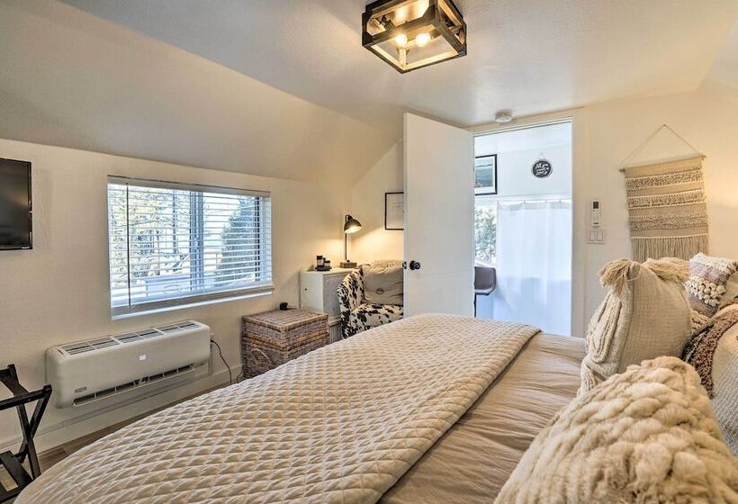 Cozy Zephyr Cove Cabin, Walk To Lake Tahoe!