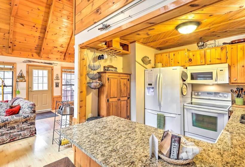 Creek Bend Escape  W/ Hot Tub + River Views!