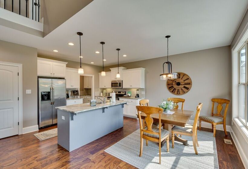 Currahee Club Home: Lake Access & Golf Course View