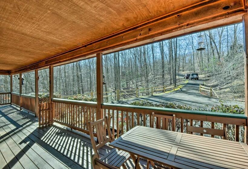Dahlonega Cabin W/ Hot Tub, 4 Mi To Downtown!
