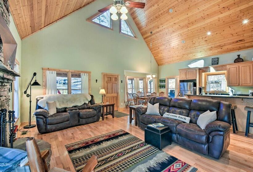 Dahlonega Cabin W/ Hot Tub, 4 Mi To Downtown!