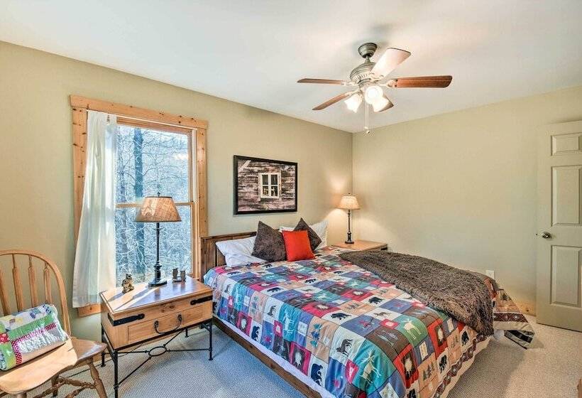 Dahlonega Cabin W/ Hot Tub, 4 Mi To Downtown!