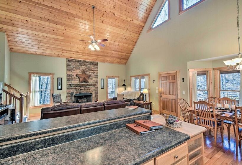 Dahlonega Cabin W/ Hot Tub, 4 Mi To Downtown!
