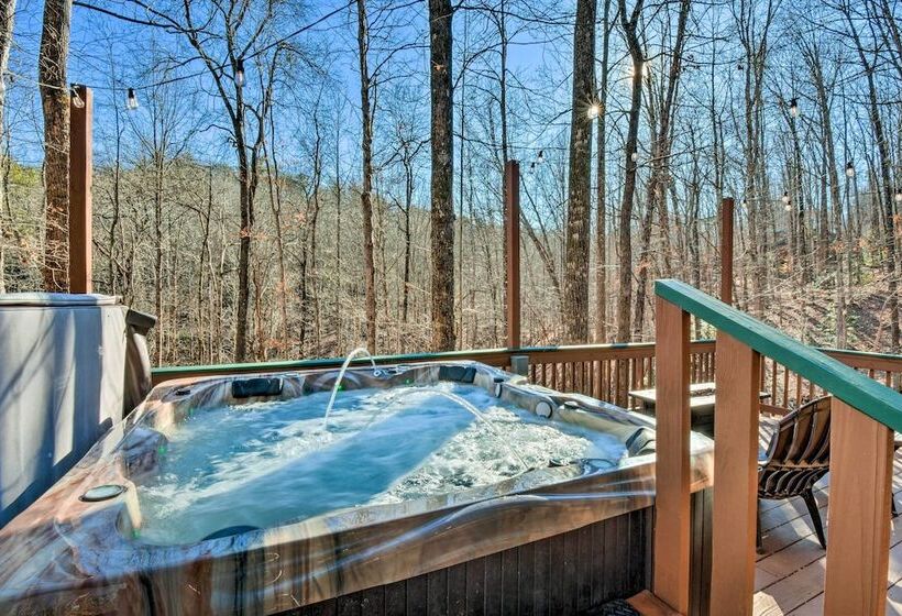 Dahlonega Cabin W/ Hot Tub, 4 Mi To Downtown!