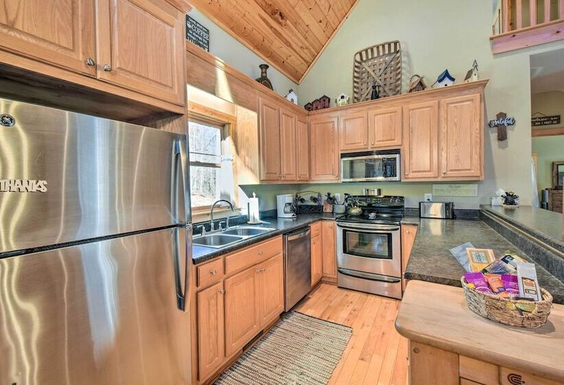 Dahlonega Cabin W/ Hot Tub, 4 Mi To Downtown!