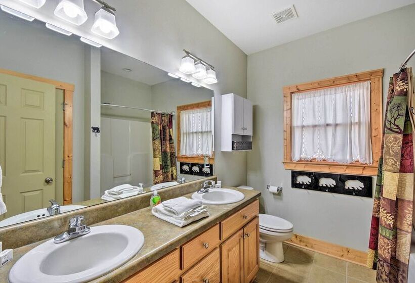 Dahlonega Cabin W/ Hot Tub, 4 Mi To Downtown!