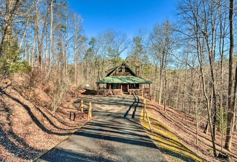 Dahlonega Cabin W/ Hot Tub, 4 Mi To Downtown!