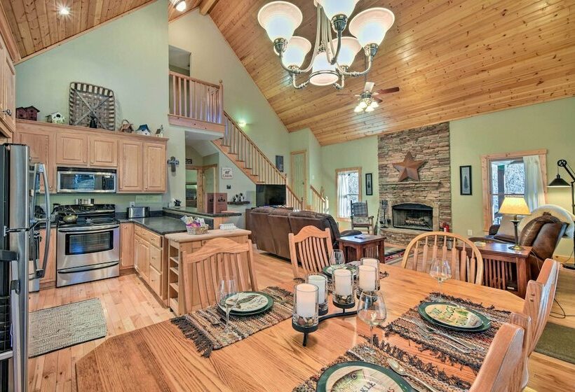 Dahlonega Cabin W/ Hot Tub, 4 Mi To Downtown!