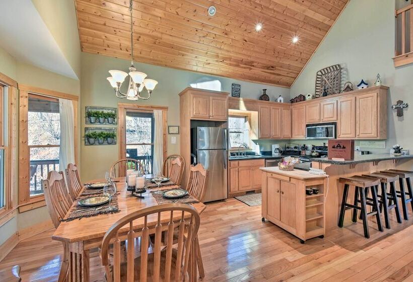 Dahlonega Cabin W/ Hot Tub, 4 Mi To Downtown!