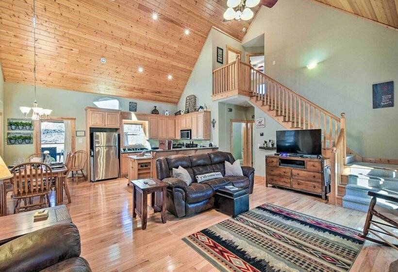 Dahlonega Cabin W/ Hot Tub, 4 Mi To Downtown!