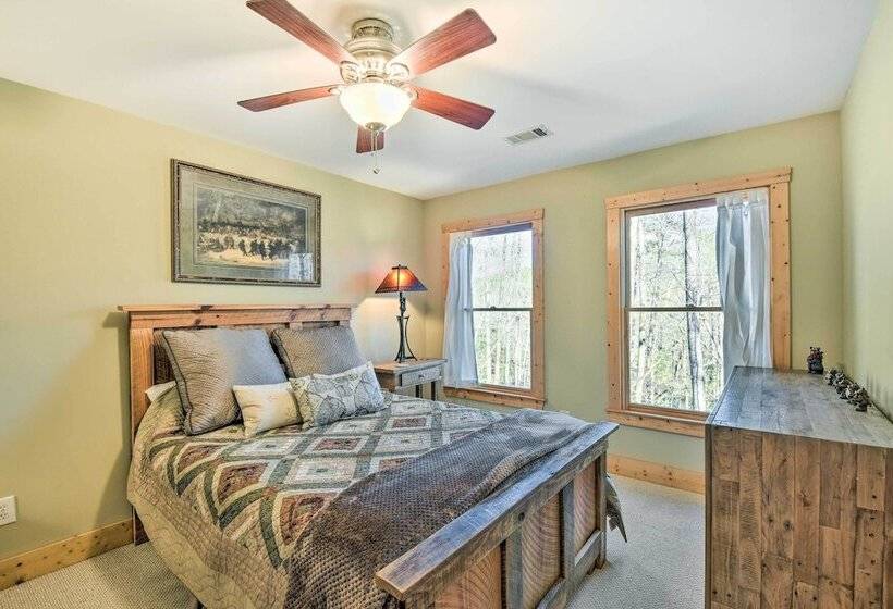 Dahlonega Cabin W/ Hot Tub, 4 Mi To Downtown!