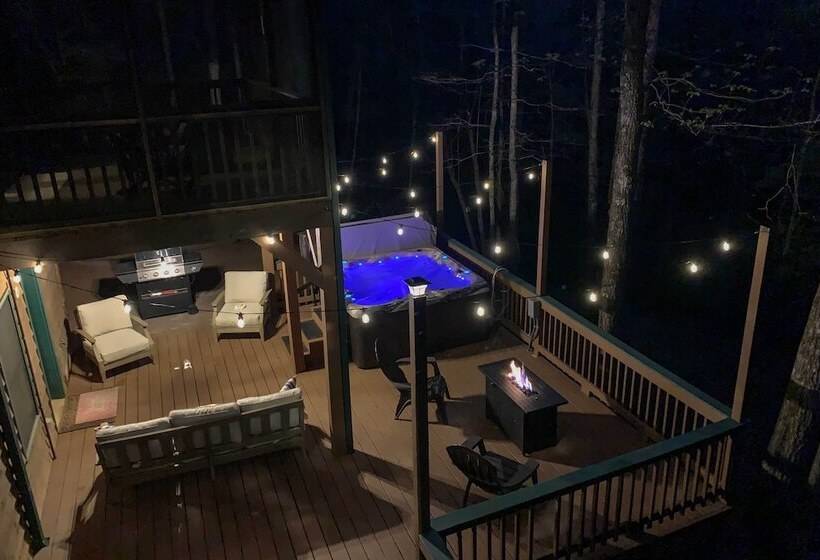 Dahlonega Cabin W/ Hot Tub, 4 Mi To Downtown!