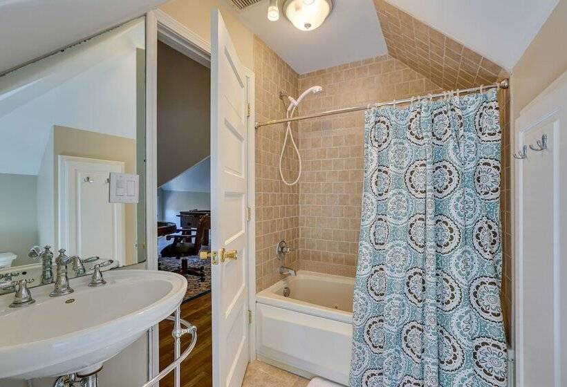 Danville Retreat W/ Hot Tub & Cozy Fireplace!