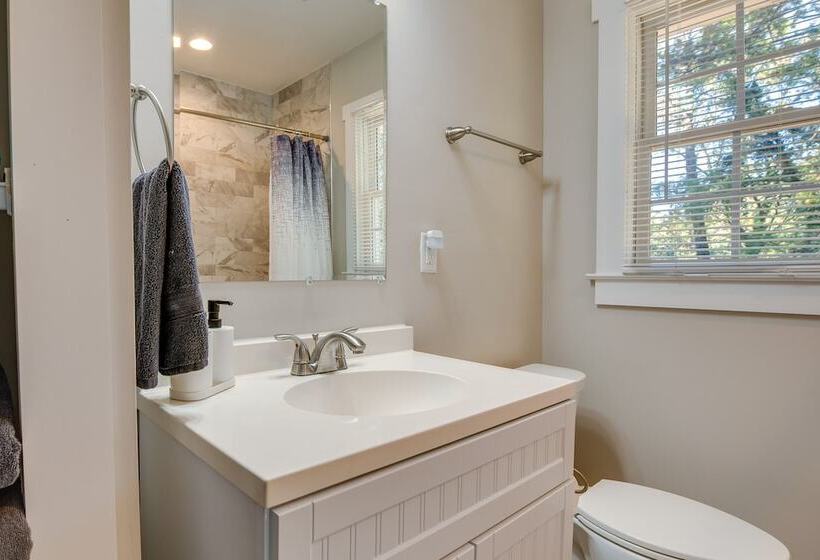 Decatur Home With Deck: 8 Mi To Downtown Atlanta!