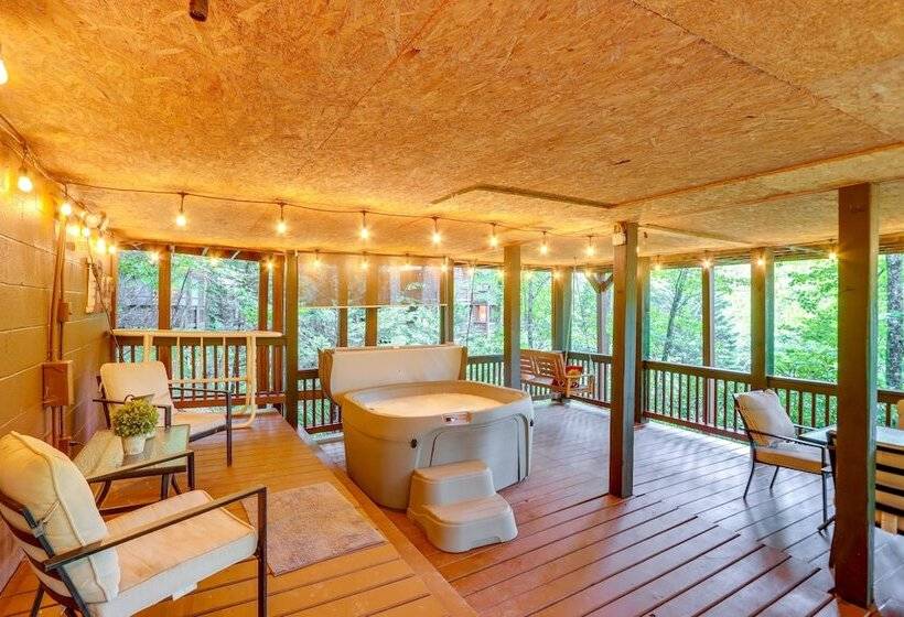 Deer Haven  Cabin: 5 Mi To Dtwn Blue Ridge!