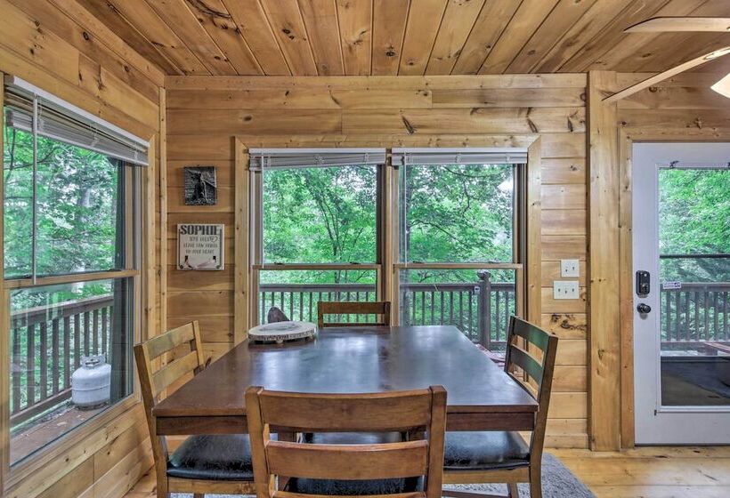Deer Haven  Cabin: 5 Mi To Dtwn Blue Ridge!