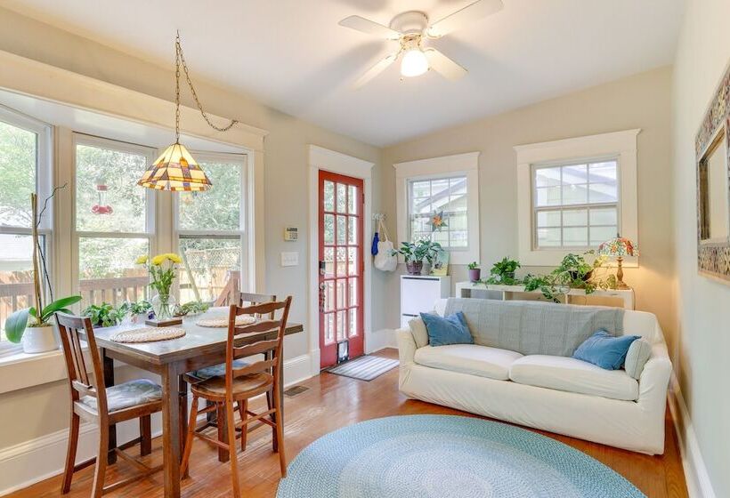 Delightful Decatur Retreat: Walk To Shops & Dining