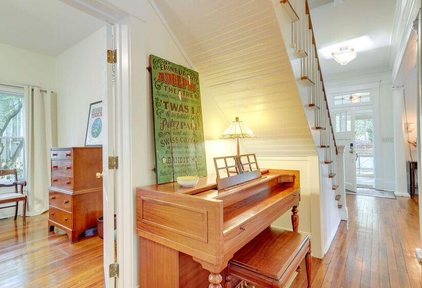 Delightful Decatur Retreat: Walk To Shops & Dining