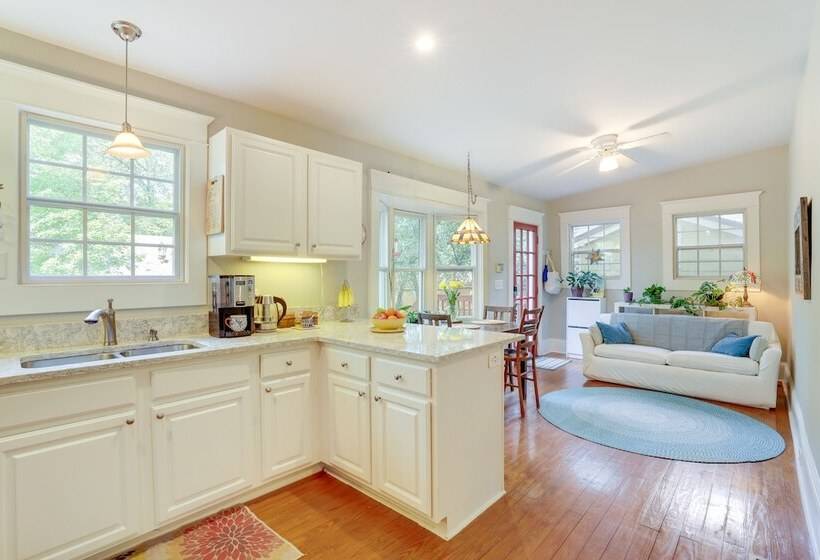 Delightful Decatur Retreat: Walk To Shops & Dining