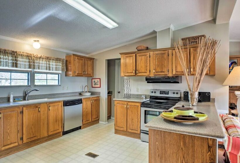 Dog Friendly Georgia Home W/ Grill & Fishing Pond!