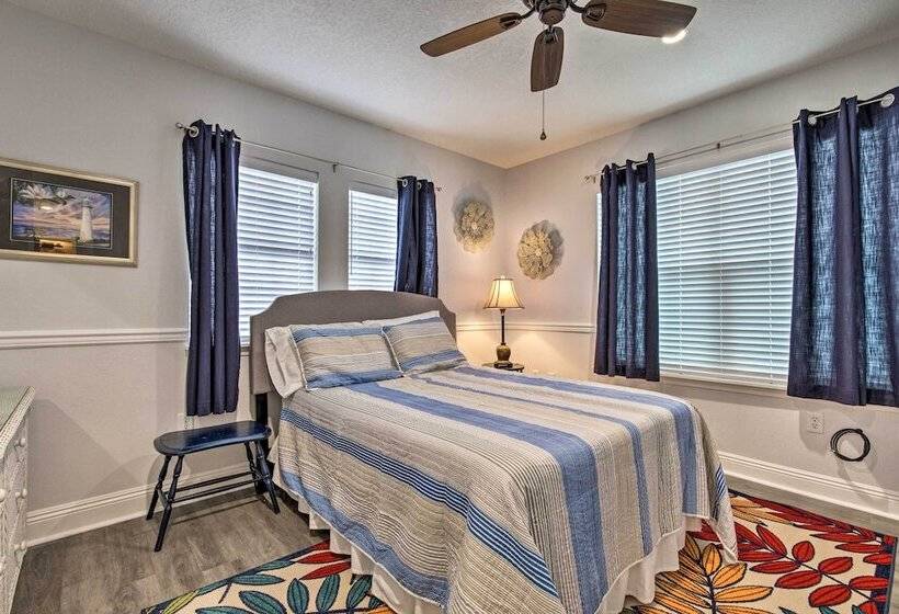 Downtown Ocean Springs Duplex W/ A/c 1 Mi To Beach