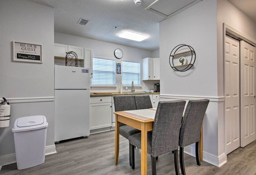 Downtown Ocean Springs Duplex W/ A/c 1 Mi To Beach