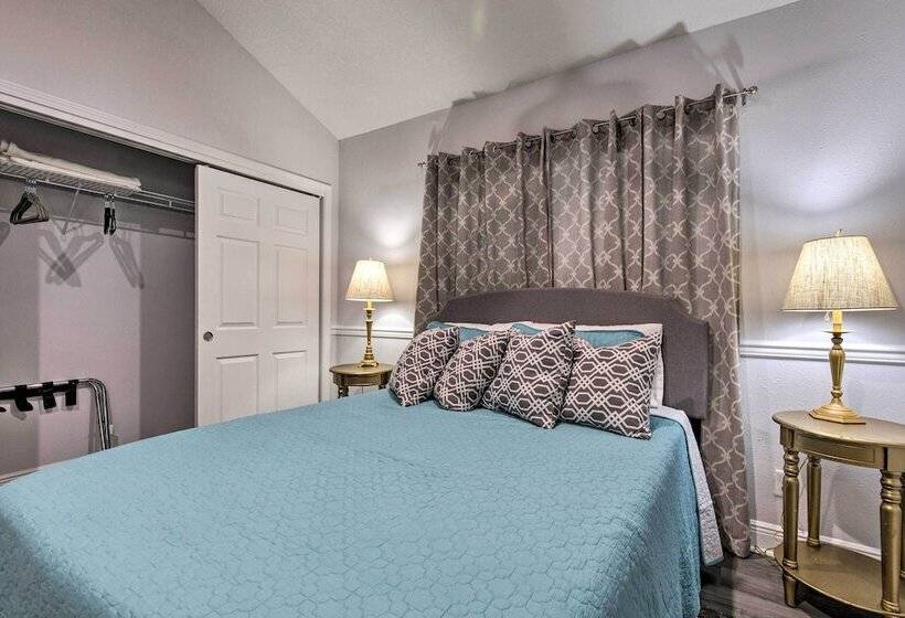 Downtown Ocean Springs Duplex W/ A/c 1 Mi To Beach