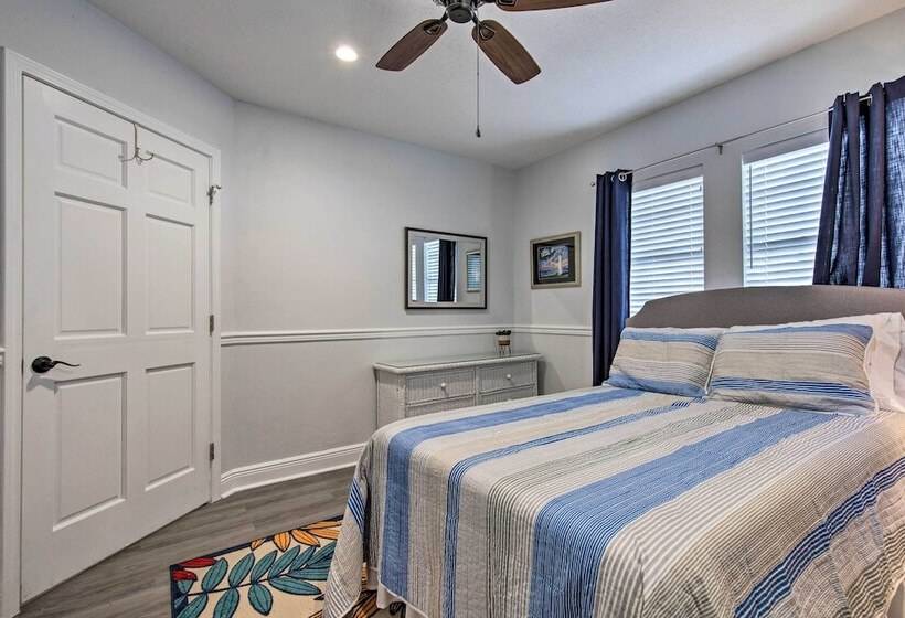 Downtown Ocean Springs Duplex W/ A/c 1 Mi To Beach