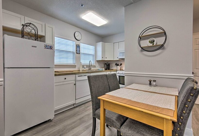 Downtown Ocean Springs Duplex W/ A/c 1 Mi To Beach