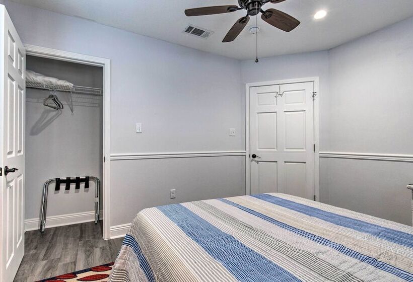 Downtown Ocean Springs Duplex W/ A/c 1 Mi To Beach