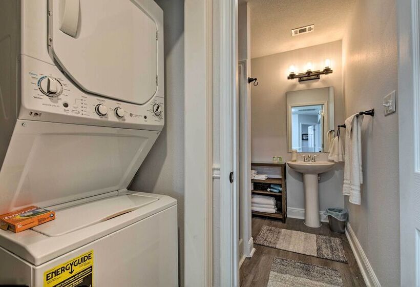 Downtown Ocean Springs Duplex W/ A/c 1 Mi To Beach