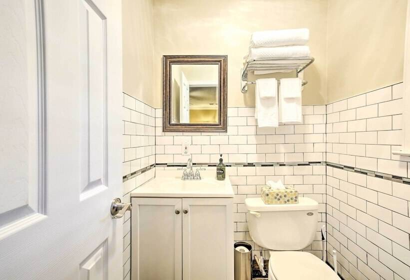 Dreamy Acworth Home W/ Resort Style Amenities!