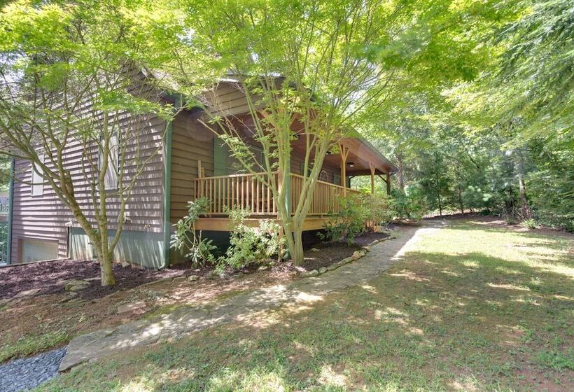 Dreamy Dahlonega Cabin W/ Deck & Fireplace!
