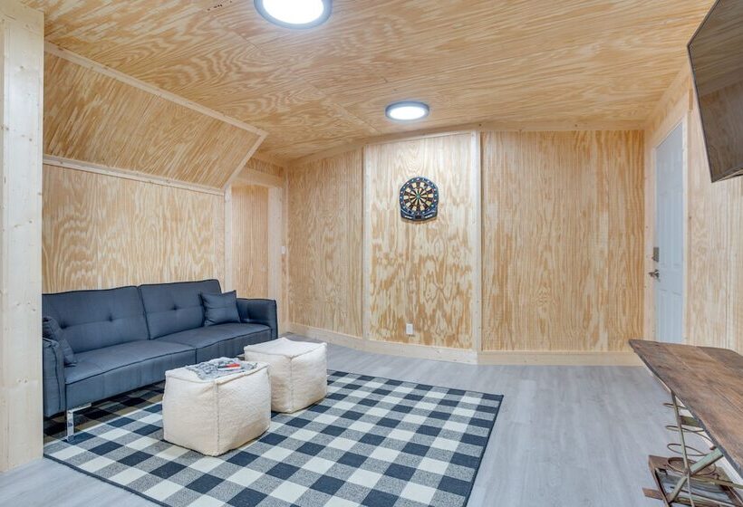 Dreamy Dahlonega Cabin W/ Deck & Fireplace!